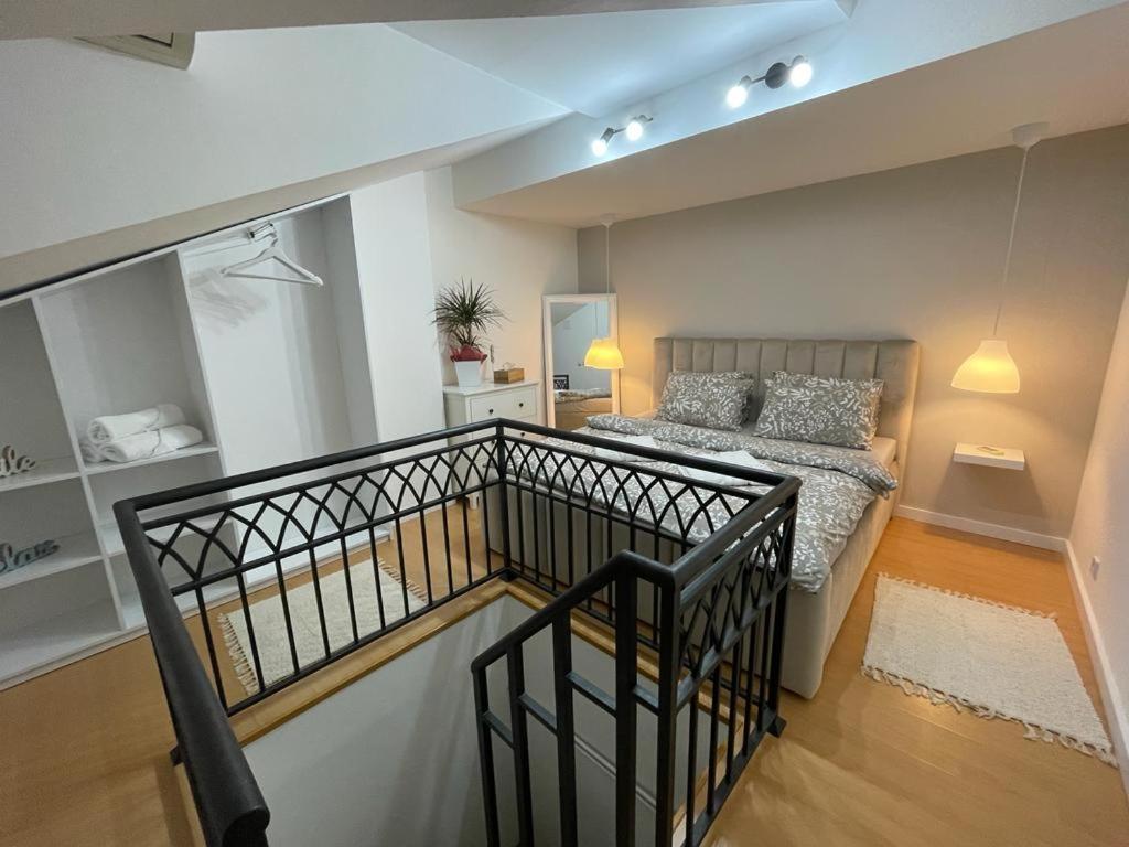 Apartment Element *