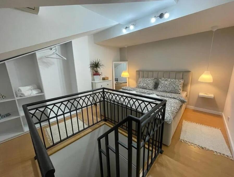 Apartment Element *